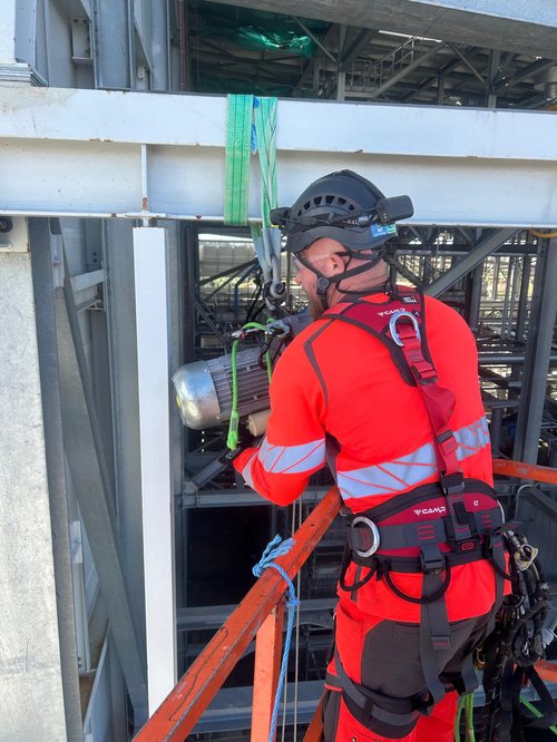 Setting up rope access equipment